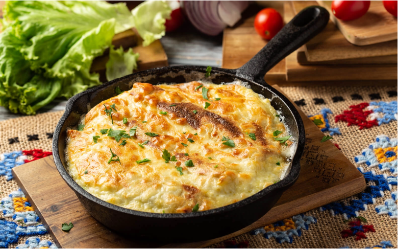 Блины с мясом под сыром