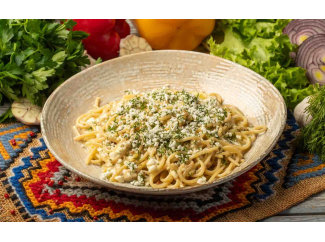 Паста со сливочным соусом и брынзой